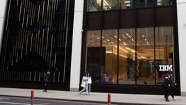 IBM пообещала вложить $150 млрд в США за пять лет. Притом что зарабатывает $6 млрд в год IBM пообещала вложить $150 млрд в США за пять лет. Притом что зарабатывает $6 млрд в год