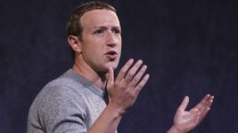 В Конгрессе США осудили политику Facebook. Цукерберг: всё ложь