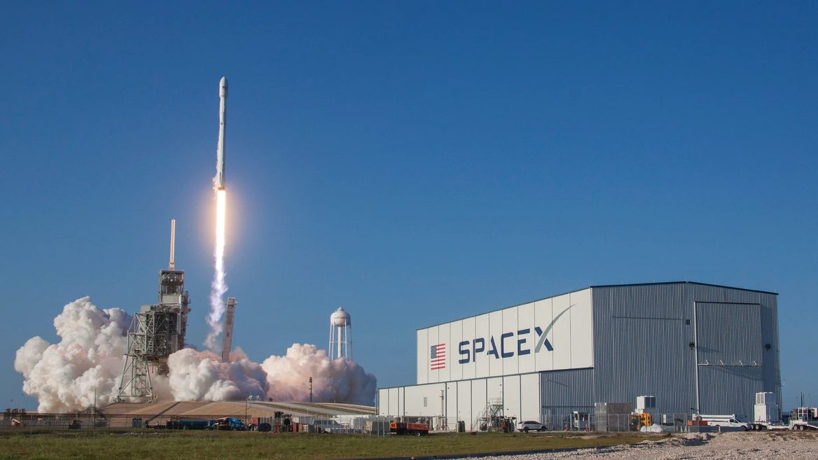 WSJ: SpaceX стала монополистом по коммерческим запускам ракет