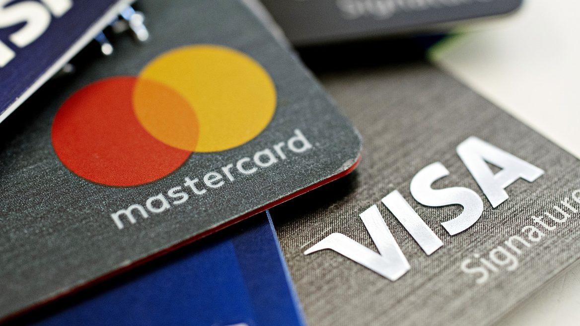 Россияне начали ездить в Беларусь чтобы сделать карты Visa и MasterCard