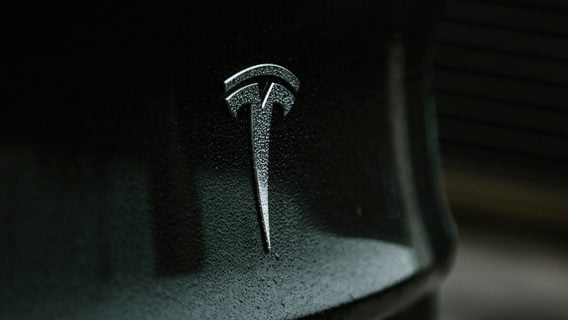 Tesla «ушла» сотрудников, которые попросили Маска уйти. Приостанавливает сборку киберпикапов и седанов в США