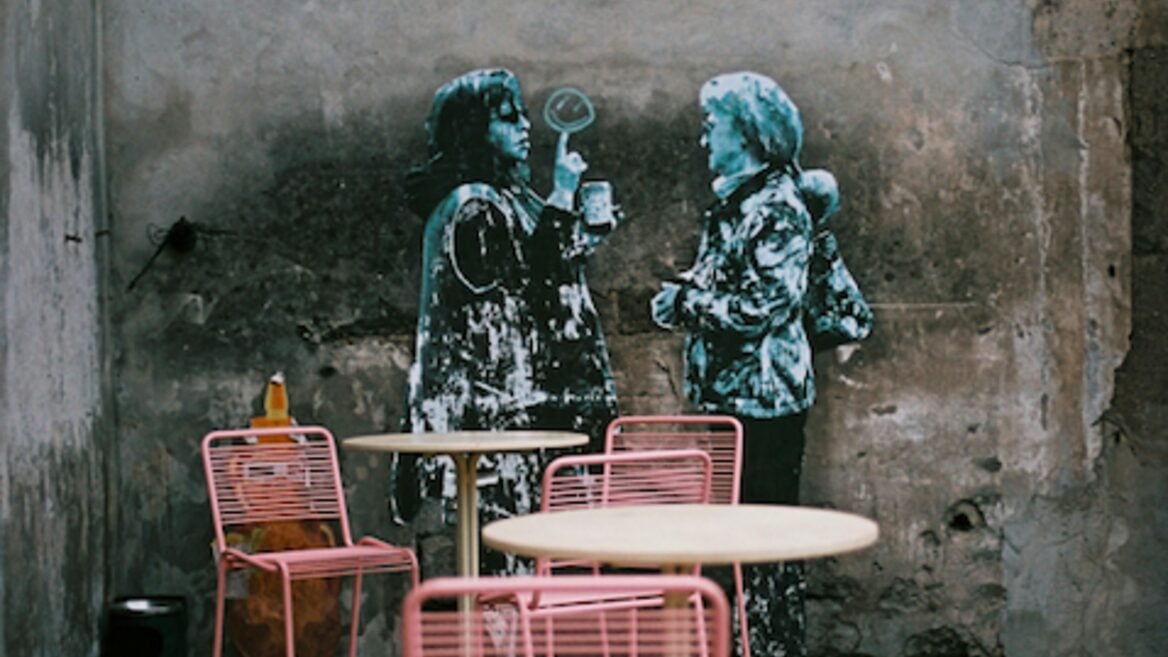 «Посидеть с внуком по видео». Как поддерживают родителей которые остались