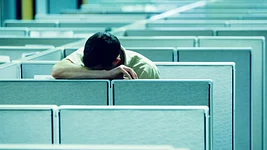 «Я мог бы начать, но не закончить»: CEO покидают посты, не умеют в ИИ-трансформацию