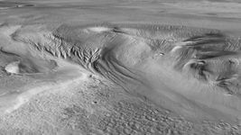 На Марсе нашли огромные залежи льда в районе экватора