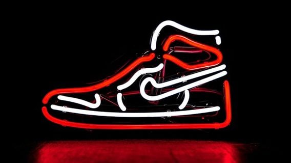 Nike подала в суд на ретейлера, который продает ее кроссовки в виде NFT