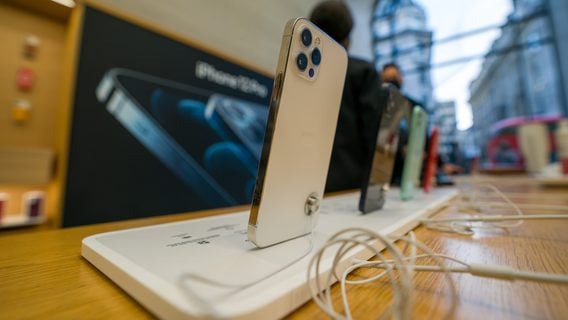 Apple заплатит $2 млн за продажу айфонов без зарядных в Бразилии. И ещё $308 млн по патентному иску