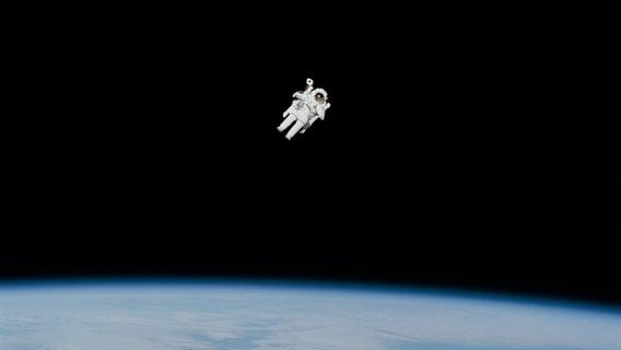 Инвестиции в космос: как заработать на амбициях Маска, Безоса и Брэнсона
