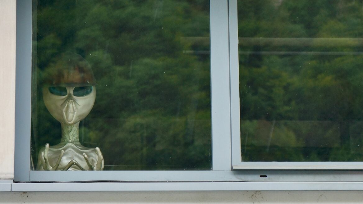 «Чем больше тревоги (например, про войну), тем враждебнее общество к чужакам». Почему нас ксенофобят и как с этим жить