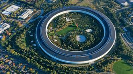 Apple накануне эвакуировала часть своей штаб-квартиры в Купертино Apple накануне эвакуировала часть своей штаб-квартиры в Купертино