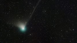 Зеленая комета скоро пролетит около Земли впервые за 50 тысяч лет