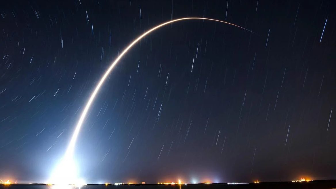 SpaceX запустила новые спутники Starlink к которым можно будет подключаться со смартфона