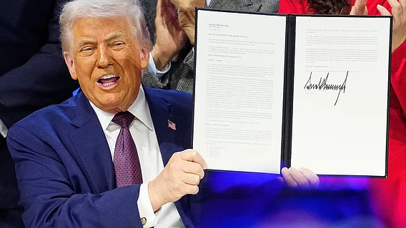 «Так звучит гораздо лучше»: Трамп объявил о переименовании ИИ