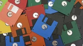 Японские власти объявили войну дискетам и компакт-дискам. Чиновники до сих пор обязаны их использовать