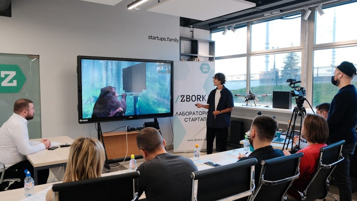 Дрю хьюстоном и арашем фирдоуси. Фаундеры стартапов арт. Фаундеры стартапов. Стартапер art. Стартап фаундеры.