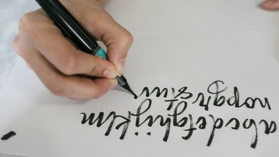 Палова артыкулаў у сеціве ўжо напісана ШІ. Але пашукавікі і чат-боты аддаюць перавагу чалавечаму кантэнту