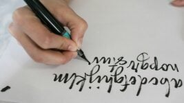 Палова артыкулаў у сеціве ўжо напісана ШІ. Але пашукавікі і чат-боты аддаюць перавагу чалавечаму кантэнту Палова артыкулаў у сеціве ўжо напісана ШІ. Але пашукавікі і чат-боты аддаюць перавагу чалавечаму кантэнту