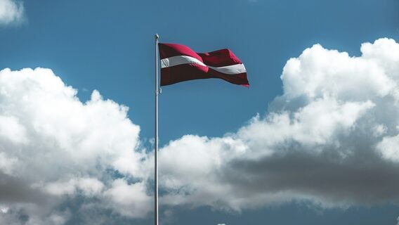 Латвия окончательно запретила беларусам работать в критической инфраструктуре. Но сделает исключения по недвижимости в стране