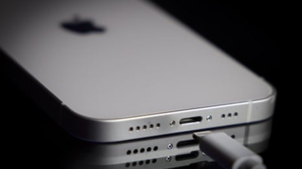 Еврокомиссия предупредила Apple что та нарушит закон если ограничит использование USB-C