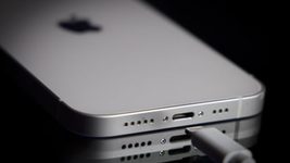 Еврокомиссия предупредила Apple, что та нарушит закон, если ограничит использование USB-C