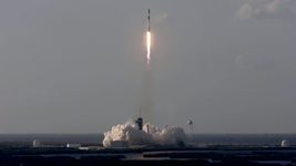 SpaceX запустила ещё одну группу спутников