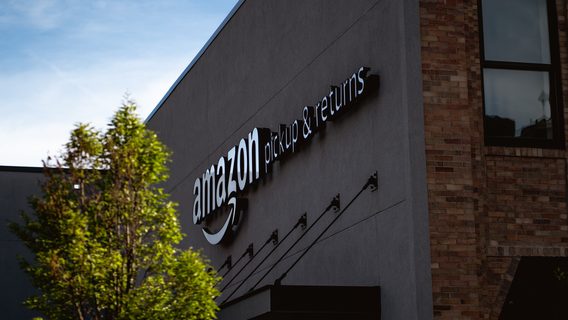 Amazon нанимает сотрудников специально, чтобы потом их уволить