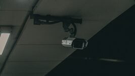 У беларускім офісе ўсталявалі камеры, але прыбралі іх пасля скаргі каманды. Выявілася, так нельга У беларускім офісе ўсталявалі камеры, але прыбралі іх пасля скаргі каманды. Выявілася, так нельга