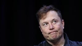 Прибыль Tesla рухнула на 71% из-за падения продаж и нелюбви к Маску Прибыль Tesla рухнула на 71% из-за падения продаж и нелюбви к Маску