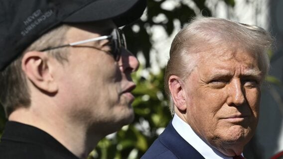 «Маск слетел с катушек»: Трамп — о планах бывшего друга создать партию