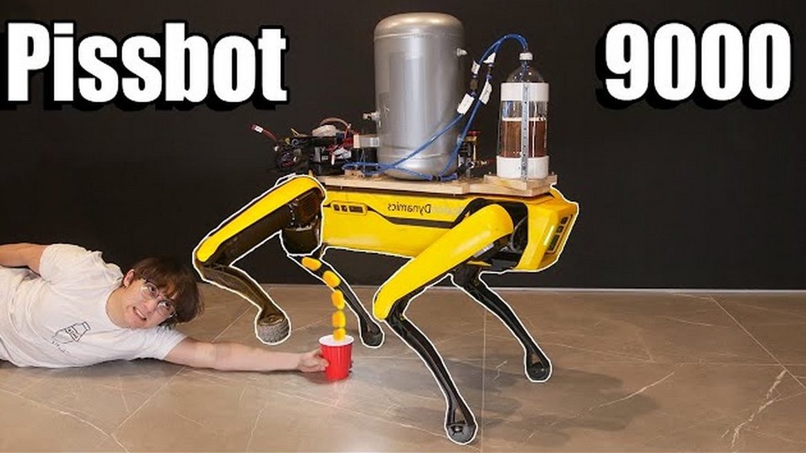 Робота-собаку Boston Dynamics научили мочиться пивом