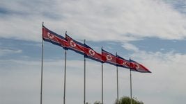 Подменяет слова и делает скриншоты каждые пять минут: СМИ раздобыли смартфон из Северной Кореи Подменяет слова и делает скриншоты каждые пять минут: СМИ раздобыли смартфон из Северной Кореи