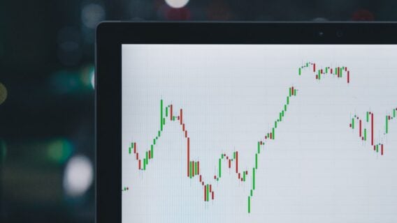 Акции EPAM отстают от американского ИТ-сектора