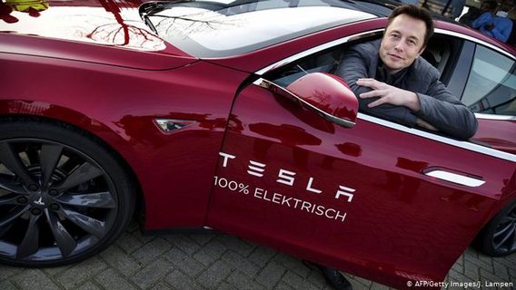 Маск на фоне аварий Tesla: «не ожидал, что технология окажется такой сложной» 