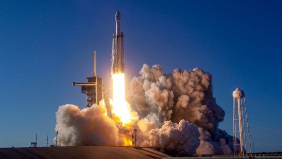 SpaceX запустила самую тяжёлую ракету в мире впервые за три года