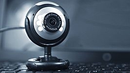 Десятки тысяч веб-камер «участвовали» в пятничной атаке на крупнейшие мировые сайты 