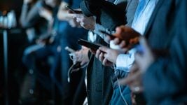 Кіраўнік Google DeepMind заклікаў распрацоўшчыкаў ШІ не паўтараць памылкі сацсетак Кіраўнік Google DeepMind заклікаў распрацоўшчыкаў ШІ не паўтараць памылкі сацсетак