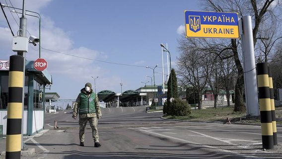 Украинскую границу уже закрыли. Айтишники пытаются уехать по приглашениям 