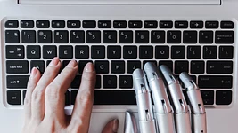 В ИТ с начала года уволили около 80 000, почти половина — из-за ИИ