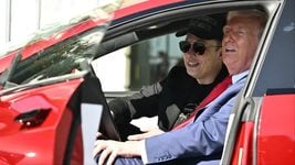 Маск обещает удвоить поставки Tesla в США. Эксперты не верят