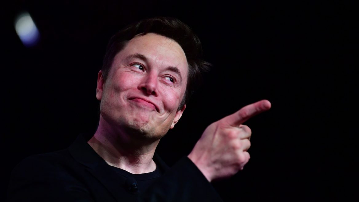 «Илона Маск»: гендир Tesla вежливо троллит Кадырова