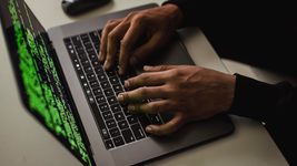 Хакер из Бобруйска атаковал криптобиржи, Walmart, eBay, Minecraft