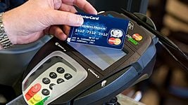 Mastercard увеличит для белорусов лимит по платежам без ПИН-кода в 5 раз
