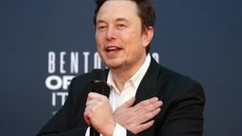 Теперь любой сотрудник Tesla может подать в суд на Маска — если имеет акций на $30 млрд Теперь любой сотрудник Tesla может подать в суд на Маска — если имеет акций на $30 млрд