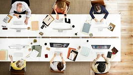 Большинство работников считают ИИ полезным — но почти все боятся его