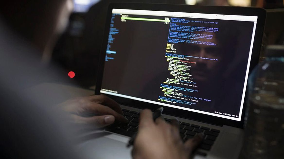 ИИ-технология определяет авторов кода по его стилю | dev.by