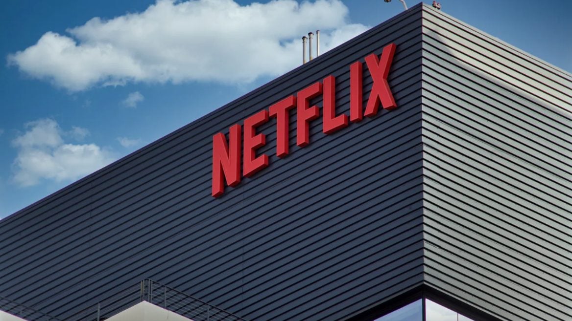 Netflix объявил что будет снимать в два раза меньше фильмов. Компания готовится к увольнениям