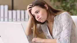 Зарплаты могут скоро упасть из-за ИИ — мнение экономистов