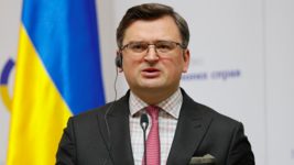 Глава МИД Украины призвал отключить Россию от SWIFT и совершить ещё 4 срочных действия