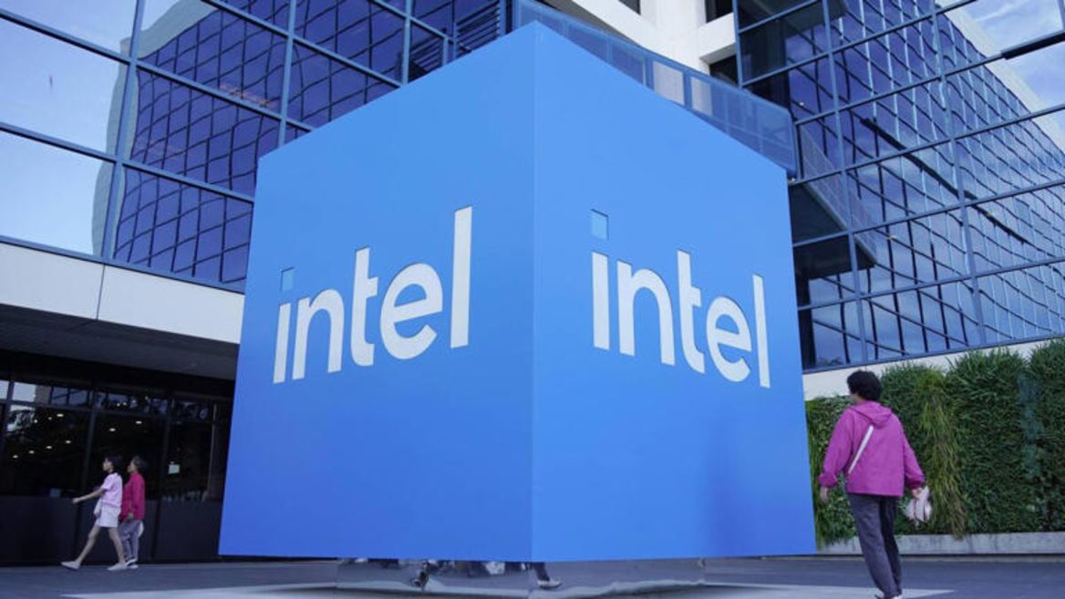 Intel подумывает продать часть бизнеса чтобы выстоять