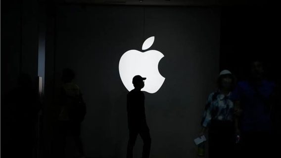 Bloomberg: Apple распускает ИИ-команду после провала Apple Intelligence