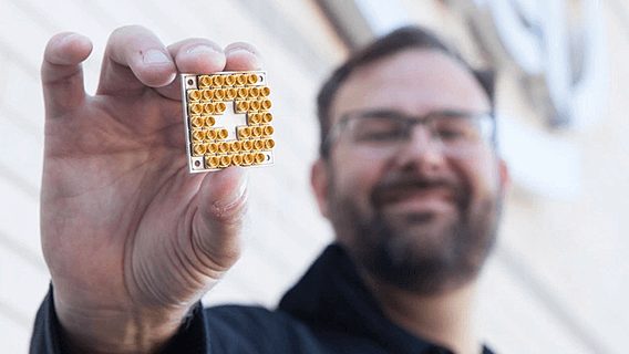На шаг ближе к квантовым вычислениям: Intel представила новый 17-кубитный чип 